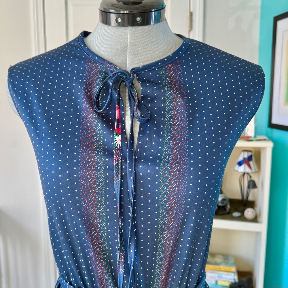 Vintage '70s Floral/Polka Dot Print Midi Housedre… - image 3